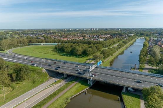 Afbeelding met buitenshuis, hemel, boom, grasAutomatisch gegenereerde beschrijving